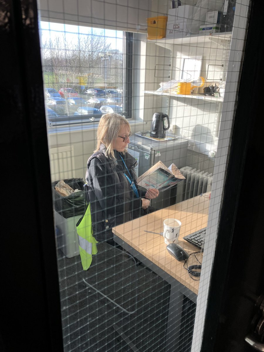 You can take the advisor out of the Library, but not the Library out of the advisor! 

Just caught Annie on her lunch break reading this week’s new read. #readingforpleasure #readingforwellbeing #benefitsofreading #TuesdayMotivaton #TuesdayVibes