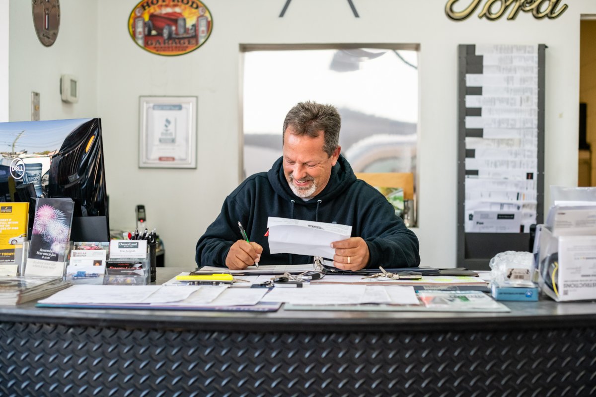 FinishLinePLLC's tweet image. Impressed with our service? Spread the word and save some dough! Every time you send a new customer our way, we'll hook you up with a $25 gift card to use on future visits.  #FinishLinePerformance #CustomerReferralProgram #ExpertTechnicians #Since2008 #MilfordOH