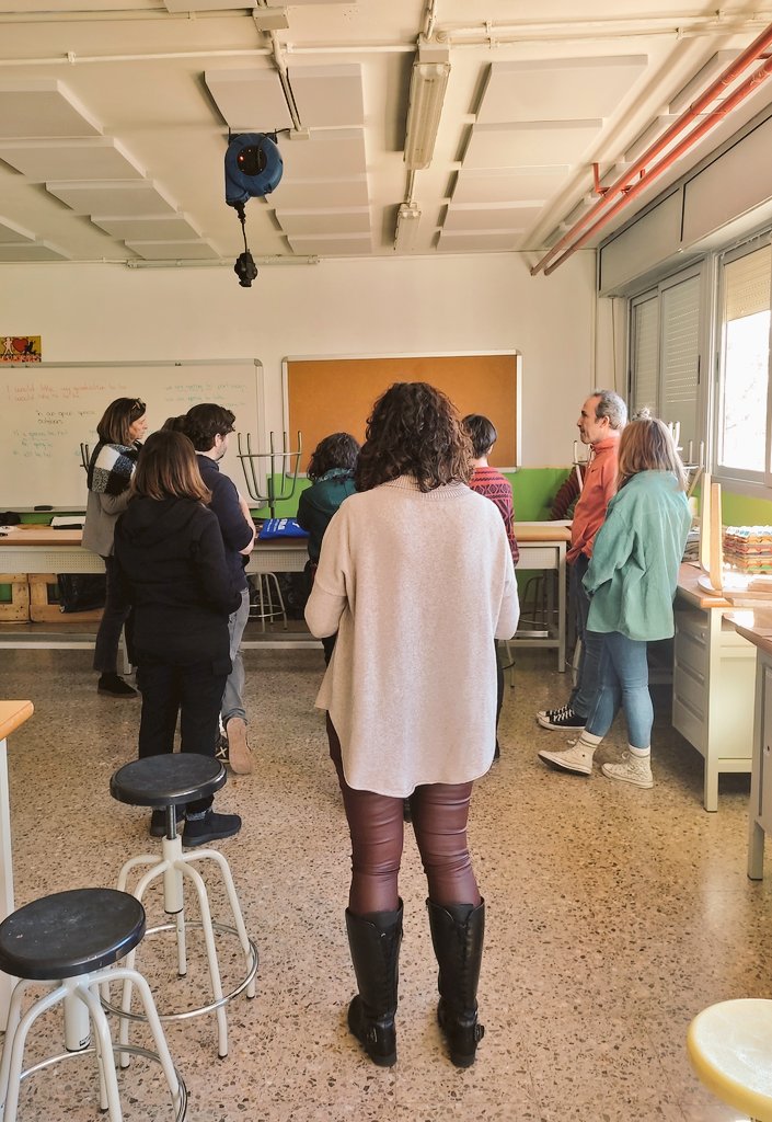 EAnglesola's tweet image. Avui el #ProjecteFAIG del @cesirecat ens porta al @insjc3. L'#AprenentatgeXProjectes i l'#AprentatgeAmbSentit a #Secundària  és possible. #Gràcies per obrir-nos les vostres portes! Ens acompanyen @bernatelferrer #InsLesMarines @costaillobera @RBlaves