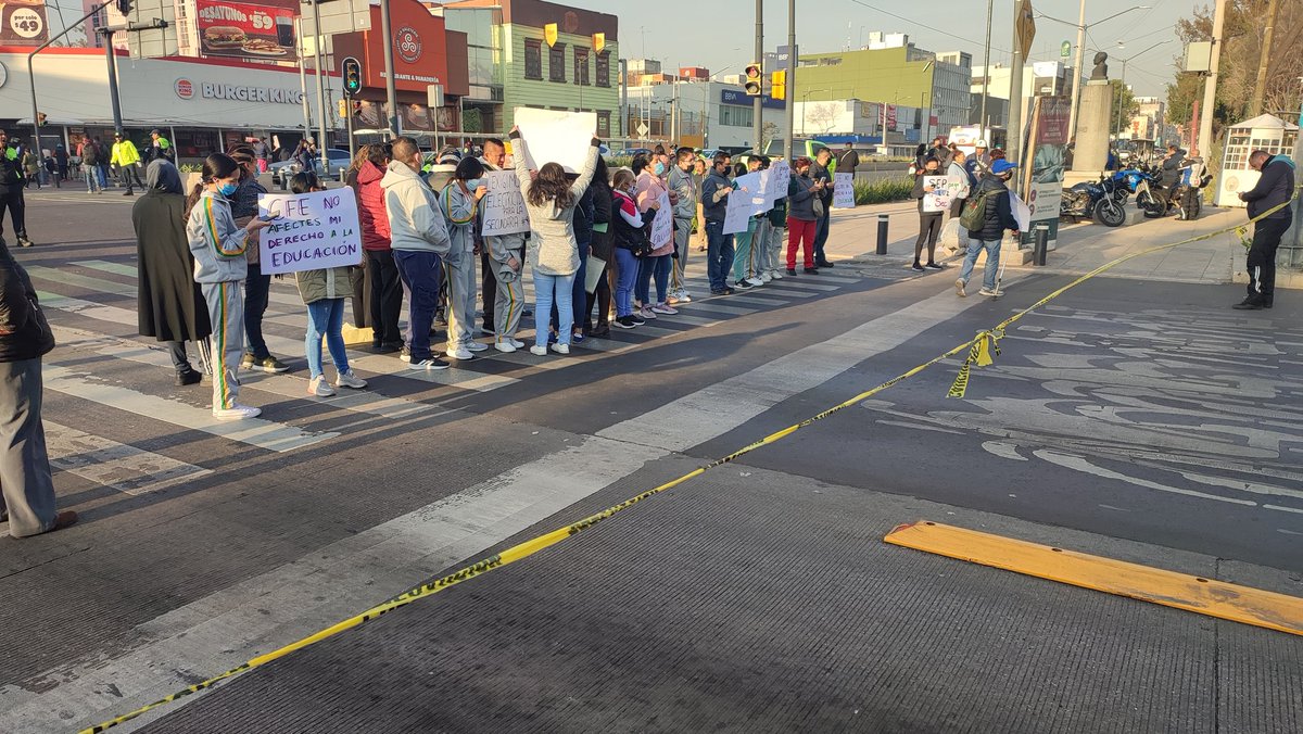 Christian_Anger's tweet photo. Cierre de #insurgentes a la altura de Rivera de San Cosme dirección el Caminero. https://t.co/f4tfcc1Zkc