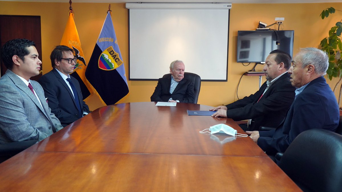 DGAC_Ecuador's tweet photo. La @DGAC_Ecuador entregó el primer Certificado del 2023 de Organización de Mantenimiento Aprobada (OMA) bajo la RDAC 145 a la empresa ATT ECUADOR ATTEC S.A.S. ¡Éxitos en sus operaciones! 🛫🇪🇨 https://t.co/y4JTQA0Hqp