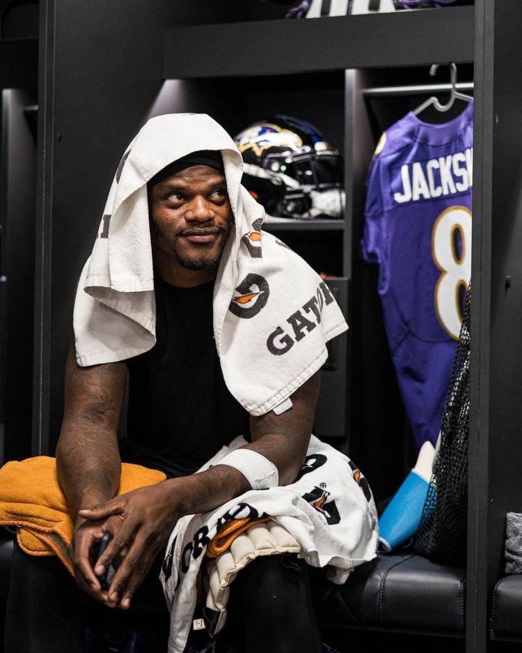 RealmRavens's tweet image. In the last 48 hours we’ve seen Marlon Humphrey, Mark Andrews, Calais Campbell and Ronnie Stanley show support for Lamar Jackson and wish for him to stay in Baltimore

Keep Lamar Jackson in Baltimore 🗣️