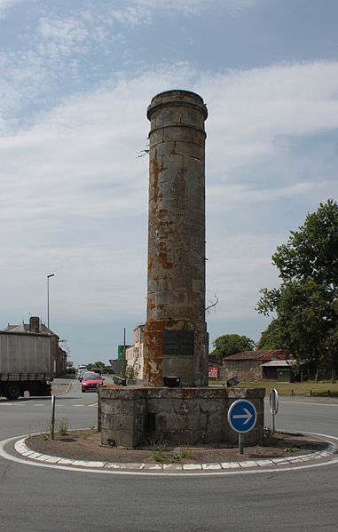 MonumentumFr's tweet photo. Colonne commémorative, située à l'intersection de deux routes départementales à #Torfou (#MaineEtLoire) La colonne, dont la première pierre a été posée le 19 septembre 1826, a été érigée par le marquis de la B...
Suite 👉 https://t.co/KEjea51q2S
#Patrimoine #MonumentHistorique https://t.co/Kh2VmSCXKR