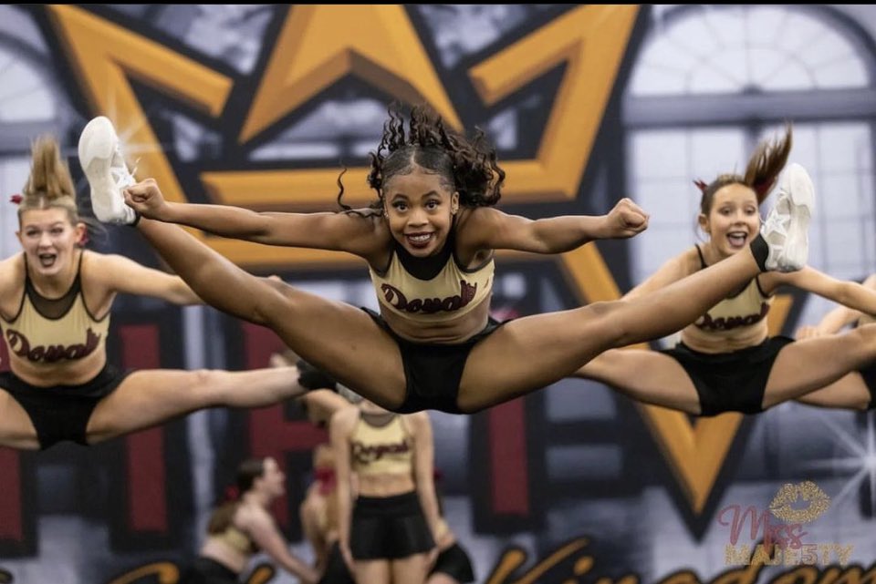 Blackgirlscheer's tweet photo. Happy #ToeTouchTuesday BGC ✨♥️✨ 
#BlackGirlsCheer #ToeTouch #JumpGoals #GOALS
#Repost @nayjaasynay https://t.co/cPzMkHsQIY