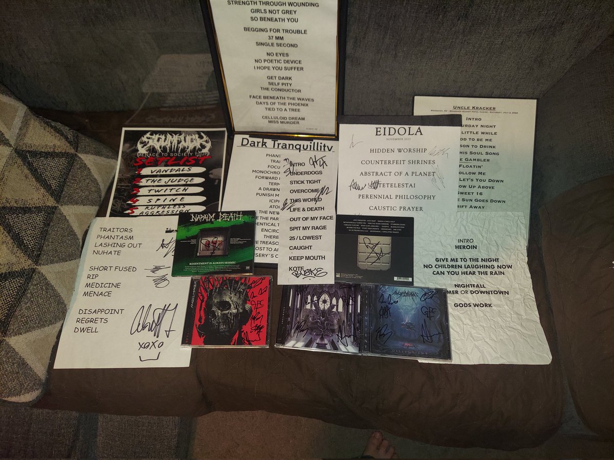 Cabbageface_01's tweet photo. It's been a while, but welcome back to my concert review for 2022! 36 shows, 106 bands. This year was phenomenal, this is all the cool shit I ended up with throughout the year with some 2021 stuff as I never showed them. More photos + some of my favorite concert footage below https://t.co/6R2P5zHLsp