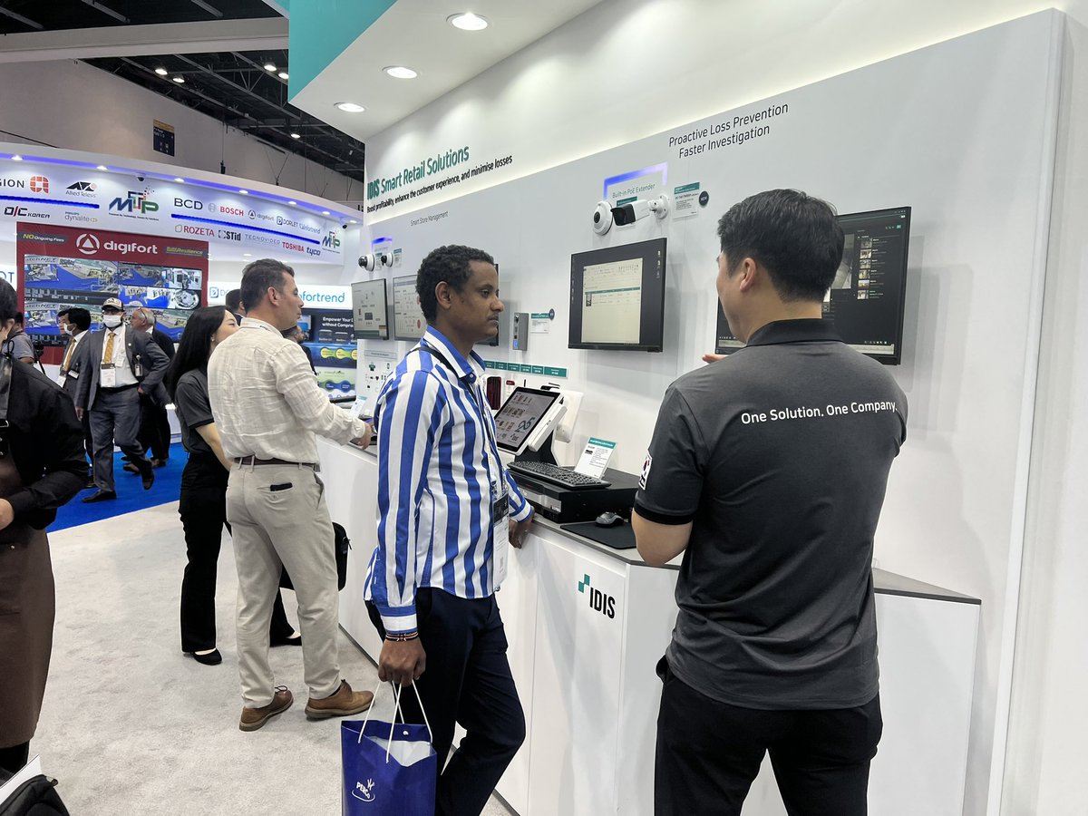 IDISglobal's tweet photo. Great first day at @IntersecExpo on the #IDIS stand S1-J27 launching our latest #AI video solutions for businesses of any size and type. We look forward to doing it all again tomorrow! See you at the show 😎#intersecexpo #CCTV #DeepLearning #surveillance https://t.co/7gKtQ3WURu