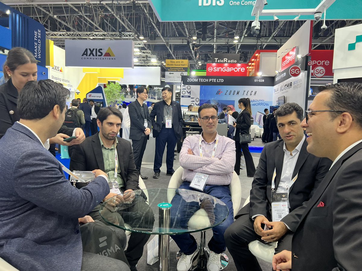 IDISglobal's tweet photo. Great first day at @IntersecExpo on the #IDIS stand S1-J27 launching our latest #AI video solutions for businesses of any size and type. We look forward to doing it all again tomorrow! See you at the show 😎#intersecexpo #CCTV #DeepLearning #surveillance https://t.co/7gKtQ3WURu