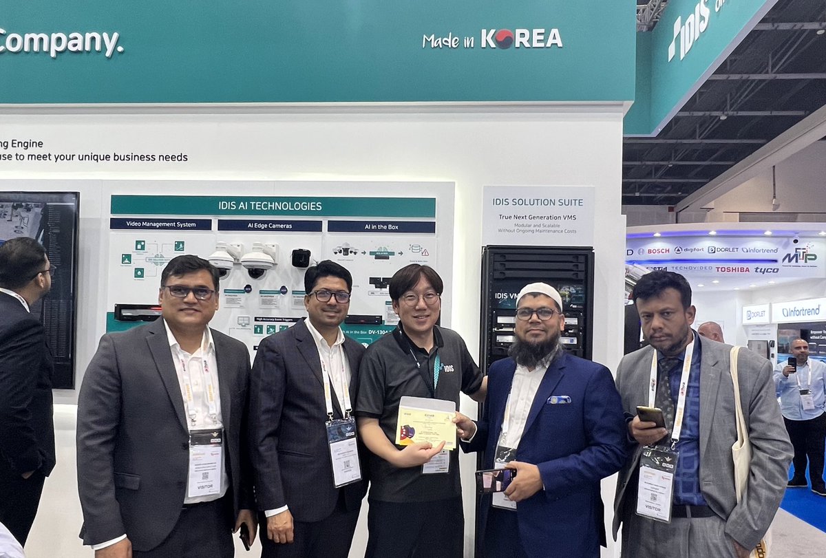 IDISglobal's tweet photo. Great first day at @IntersecExpo on the #IDIS stand S1-J27 launching our latest #AI video solutions for businesses of any size and type. We look forward to doing it all again tomorrow! See you at the show 😎#intersecexpo #CCTV #DeepLearning #surveillance https://t.co/7gKtQ3WURu