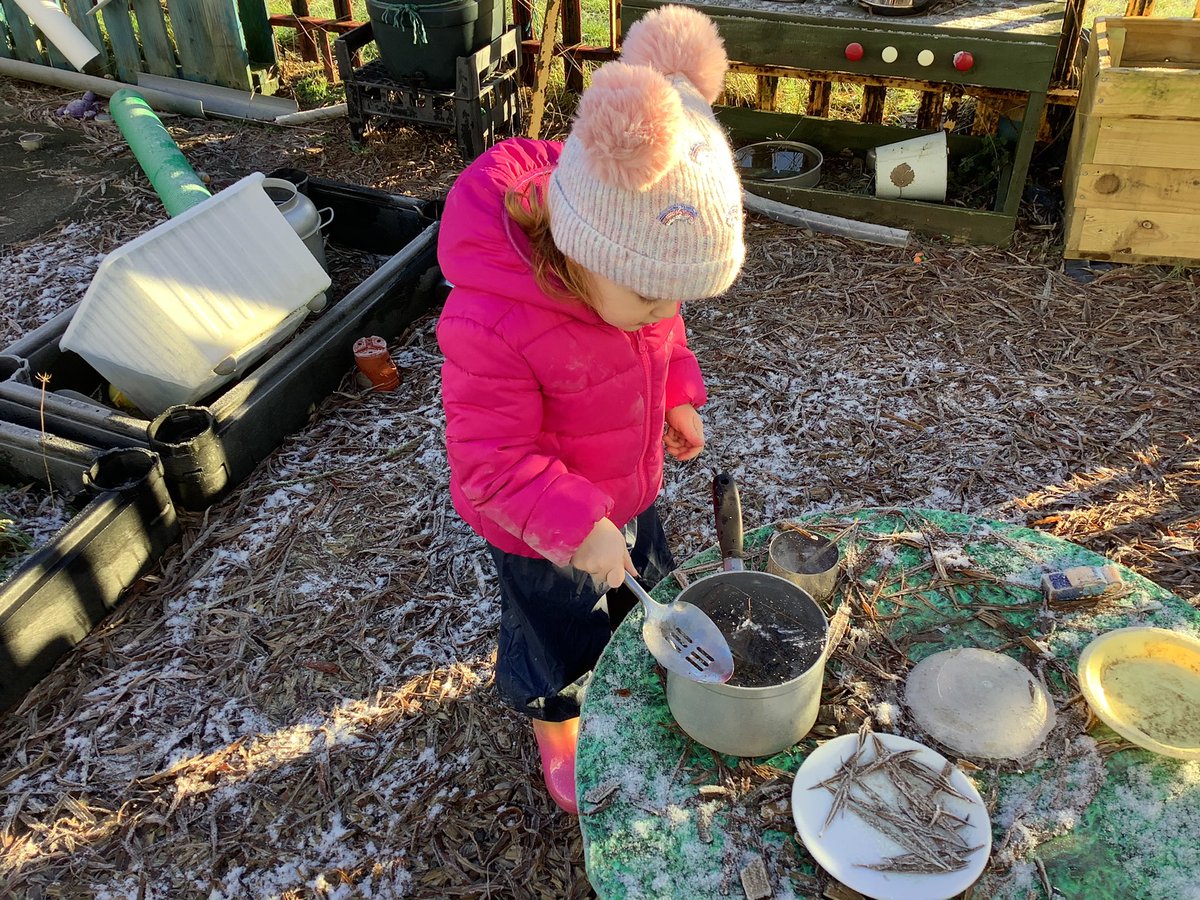 neilston_madras's tweet photo. Today in the 2’s room we were exploring the ice outdoors. We had lots of fun feeling how cold it was and throwing it onto the ground watching it smash into smaller pieces #curiosity #outdoorlearning #winterisfinallyhere https://t.co/xhRLqnlxUz