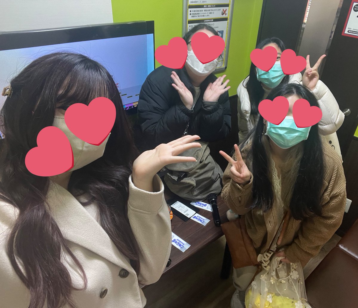 thesixthstar's tweet photo. cheers to online friends not being 80 year old men when you actually meet them @reirupan @atelierfiveYT @rooroologic 😌💓💓💓 https://t.co/9EUNRiO1Bo