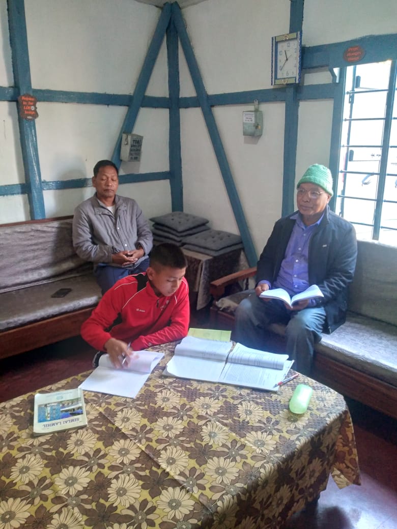 Thadou_TLF's tweet photo. Thadou Linguistic Forum in Thadou pao hetnomna nei khangthah ho khohsahna lentah akipeh toh lhonin tulaitah injong khangthah pao lunglutna neiho pao kihilna achelha jingin ahi.

Hiche pao kihilna hi pao hegil TLF Chairman Pu Janglal Sitlhou in alamkaijin ahi. https://t.co/10LYmvODBJ