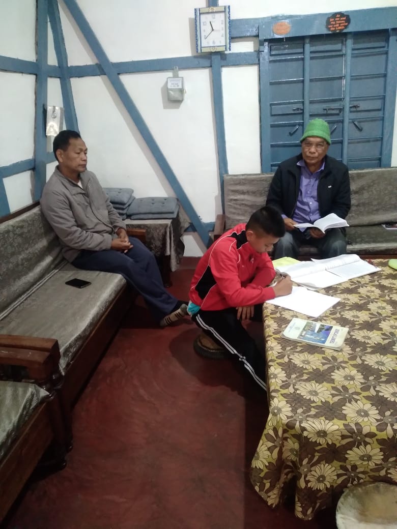 Thadou_TLF's tweet photo. Thadou Linguistic Forum in Thadou pao hetnomna nei khangthah ho khohsahna lentah akipeh toh lhonin tulaitah injong khangthah pao lunglutna neiho pao kihilna achelha jingin ahi.

Hiche pao kihilna hi pao hegil TLF Chairman Pu Janglal Sitlhou in alamkaijin ahi. https://t.co/10LYmvODBJ