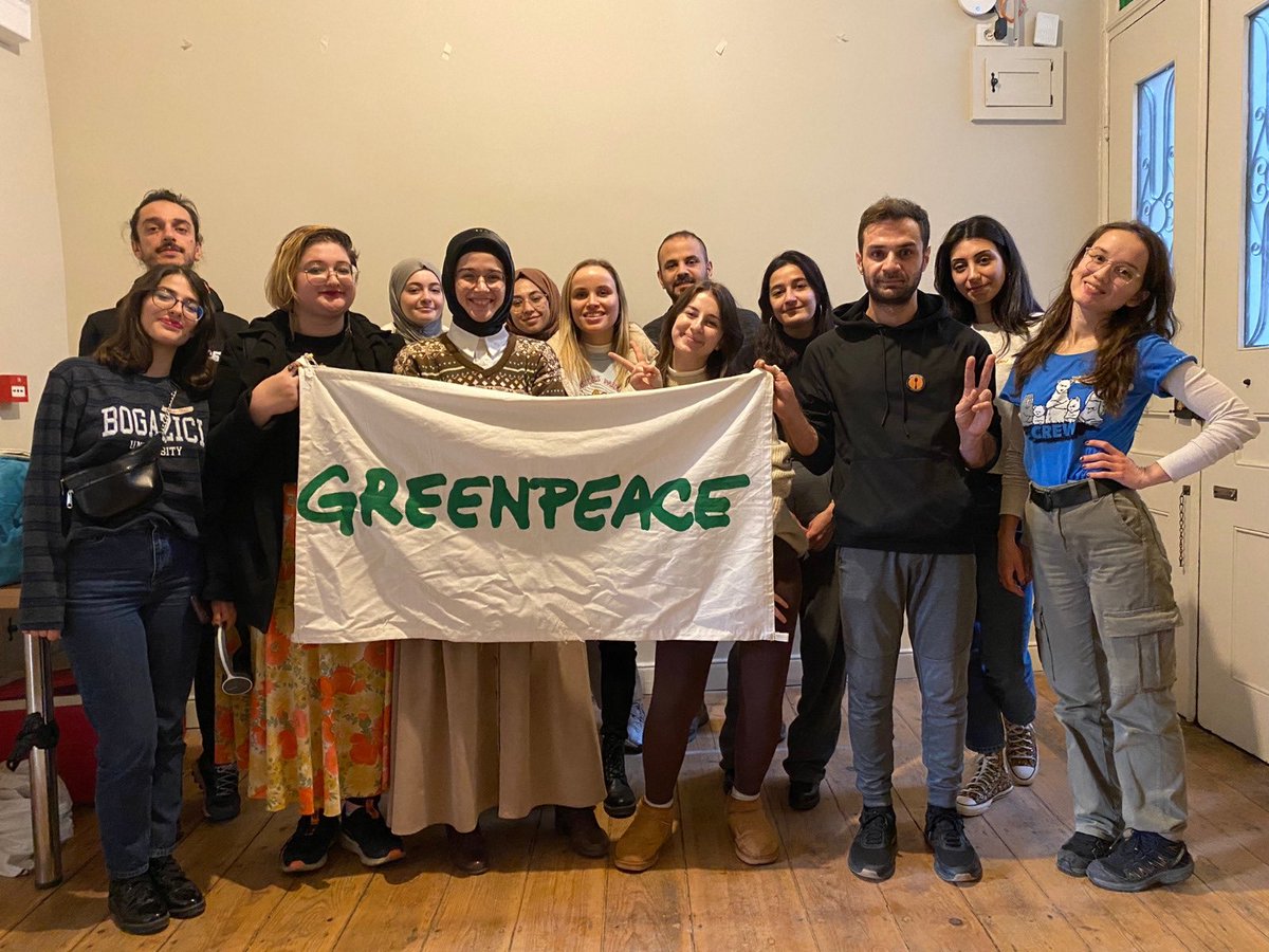 Greenpeace_IST's tweet photo. Greenpeace olarak şiddetin her türlüsünün etik olarak yanlış olduğuna, hiçbir koşulda çözüm olmadığına inanıyoruz. Greenpeace’in tüm eylem ve faaliyetlerini şiddetsizlik ilkesiyle gerçekleştiriyoruz. 🌏🌈 https://t.co/UmULtmaFE0