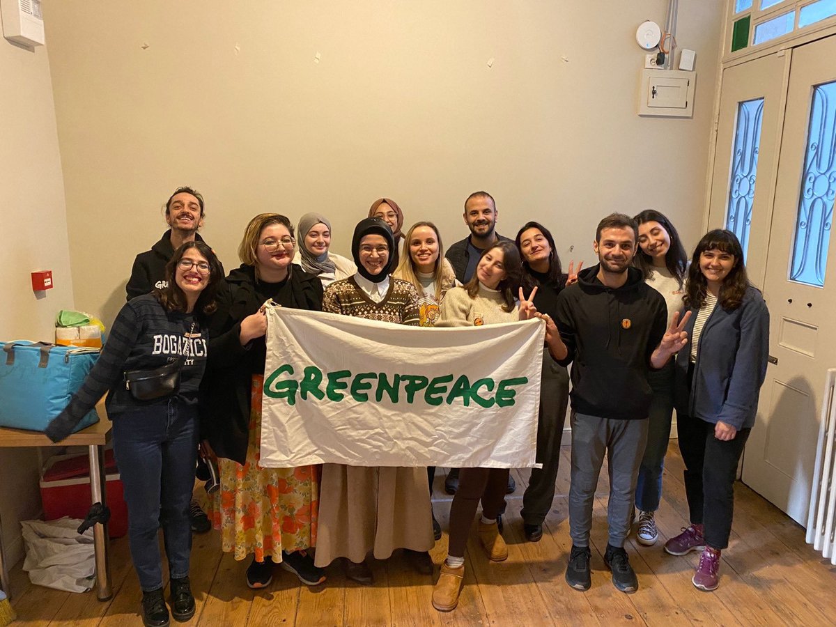 Greenpeace_IST's tweet photo. Greenpeace olarak şiddetin her türlüsünün etik olarak yanlış olduğuna, hiçbir koşulda çözüm olmadığına inanıyoruz. Greenpeace’in tüm eylem ve faaliyetlerini şiddetsizlik ilkesiyle gerçekleştiriyoruz. 🌏🌈 https://t.co/UmULtmaFE0