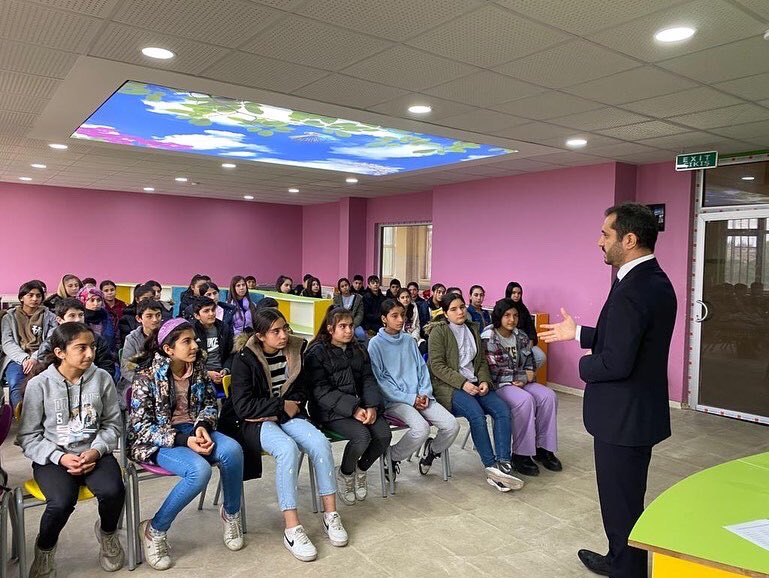 Kariyer planlama etkinliği kapsamında okulumuz 8. Sınıf öğrencilerimize yönelik seminer veren Av. Kasım KARADAŞ’a teşekkür ederiz. 👏🙏☺️
<a href="/kasimkaradas/">Av. Kasım Karadaş</a>