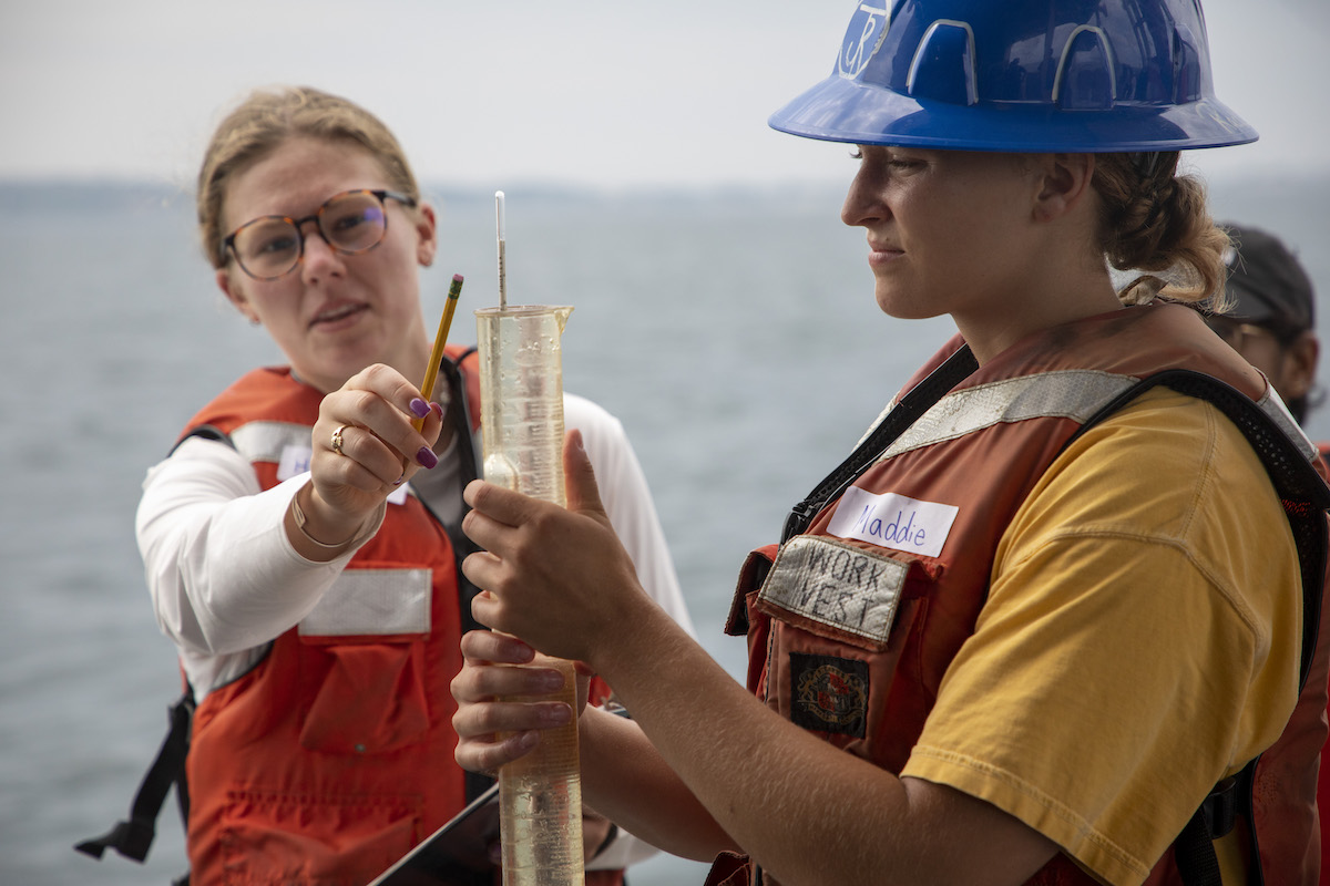 WHOI's tweet photo. Hey undergrads! Are you a junior or senior from an underrepresented group seeking hands-on experience in marine and environmental science? Apply for #PartnershipinEducation in #WoodsHole this summer! Applications due 2/10! #DiversityandInclusion https://t.co/m9Mfif3JZW https://t.co/1sUdByChZS