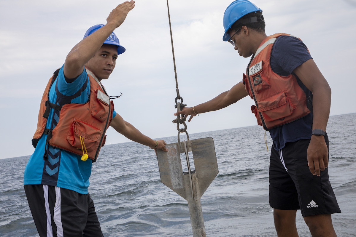 WHOI's tweet photo. Hey undergrads! Are you a junior or senior from an underrepresented group seeking hands-on experience in marine and environmental science? Apply for #PartnershipinEducation in #WoodsHole this summer! Applications due 2/10! #DiversityandInclusion https://t.co/m9Mfif3JZW https://t.co/1sUdByChZS