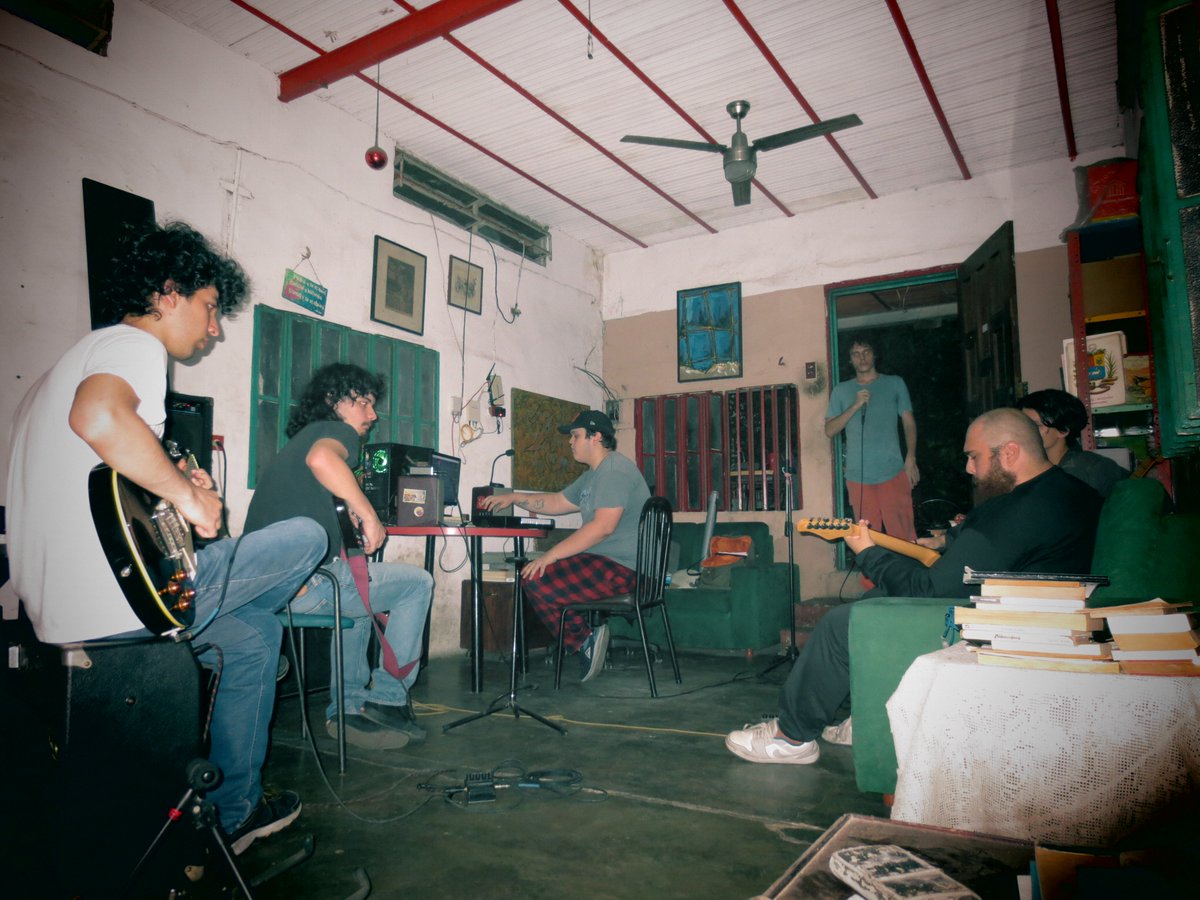 ChacinMarquez's tweet photo. rock.

primer ensayo del año.

date x muerto. https://t.co/gO1w6AX2o5