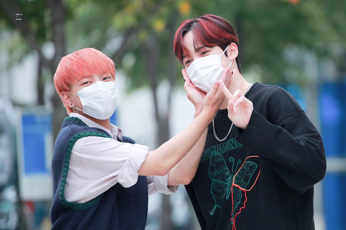 h8hong's tweet photo. hongjoong holding yunho's cheeks throughout the year 🐿️♡🐶

2021                                            2023 https://t.co/HBa3LOohud