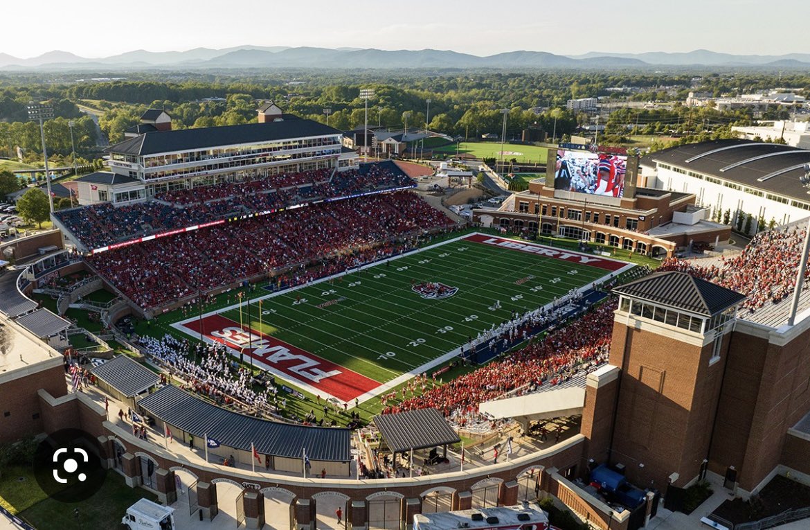 RykinMaxwell's tweet photo. After a great talk with @Tony_TDUB I am Thankful to receive a D1 offer from Liberty University ! https://t.co/hufEOzTuW8