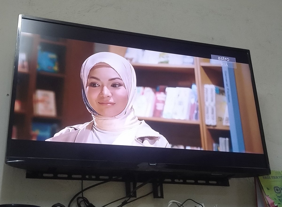 kha_ely's tweet photo. So dorang restart balik la ni? hmphh menariksss #cinabuta
BTW Thank you so much to team #cinabuta Aku suka sangat drama ni ππ macam mana dorang tell the viewers pasal 'Cina Buta' ni. Background, keburukan dia semua la. Isnin - Khamis ku takkan sama lagi lepasni π₯Ίπ«ΆπΌ https://t.co/gHhzIkR22Y