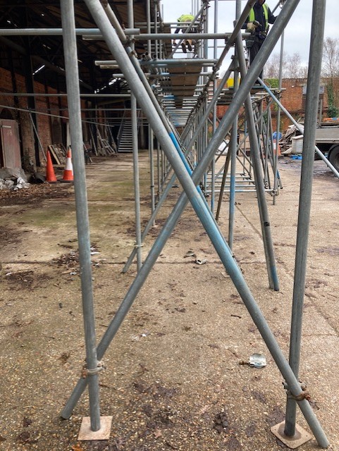 This is so exciting. Our lovely Staffordshire (type) kiln is at last getting the repairs it so desperately needs. Scaffolding going up today. Huge thanks to @HistoricEngland and @hantsconnect for their help with this project.