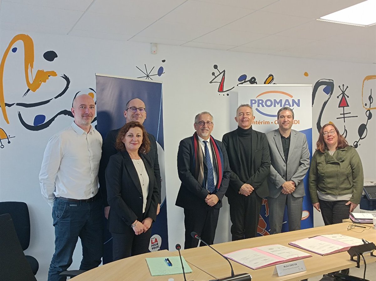 M. Swieton, directeur régional @poleemploi_bfc et M. Robbe, directeur opérationnel <a href="/Proman_Interim/">PROMAN</a> ont signé ce jour un accord régional pour agir en faveur du retour à l’emploi des demandeurs d’#emploi futurs salariés intérimaires et ainsi réduire les pénuries de #compétences.