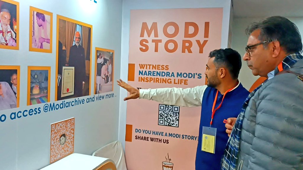 BharatMantram's tweet photo. Dr. @DrSatishPoonia Ji visited NaMo App Kiosk at BJP NEC in New Delhi and spoke about the utility of #NaMoApp in #NewIndia!

#HamaraAppNaMoApp #NaMoAppAtBJPNEC https://t.co/pjrXwEOOtY