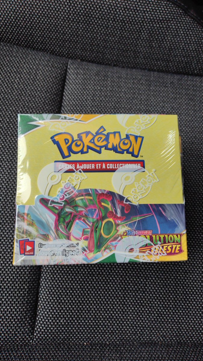 ledudeoff's tweet photo. La petite dinguerie du jour qui vient de rentrer ! #Pokemon #evolutionceleste https://t.co/Hkv15MlSvg