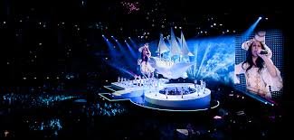 Sorry maar hoe episch was heel de staging van K3 in ahoy 2012 eigenlijk?!? Die boot die door de zaal vloog, het podium met de Eyo letters, de catwalk, de hartvormige piano die uit de grond kwam.... Dit is goud mensen, GOUD