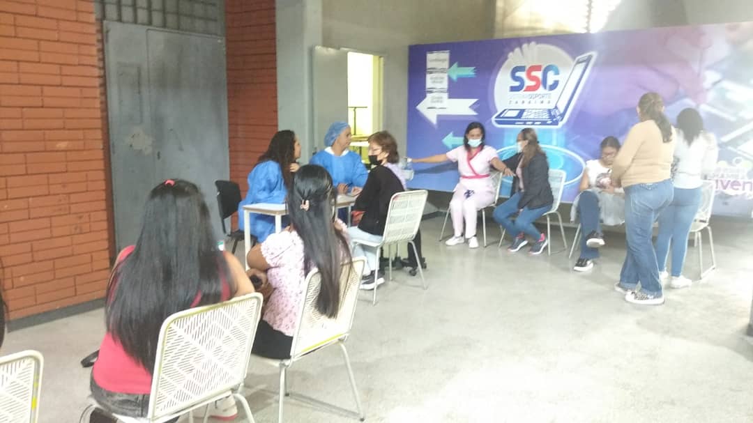 circuitoredoma's tweet photo. #17deEnero Jornada de Salud por parte del @IpasmeOficial para los trabajadores del @MPPEDUCACION en el Circuito Educativo la Redoma. En Pro de bienestar de nuestros Docentes, Administrativos, Obreros y Cocineros de la Patria https://t.co/hboCEp7EVq