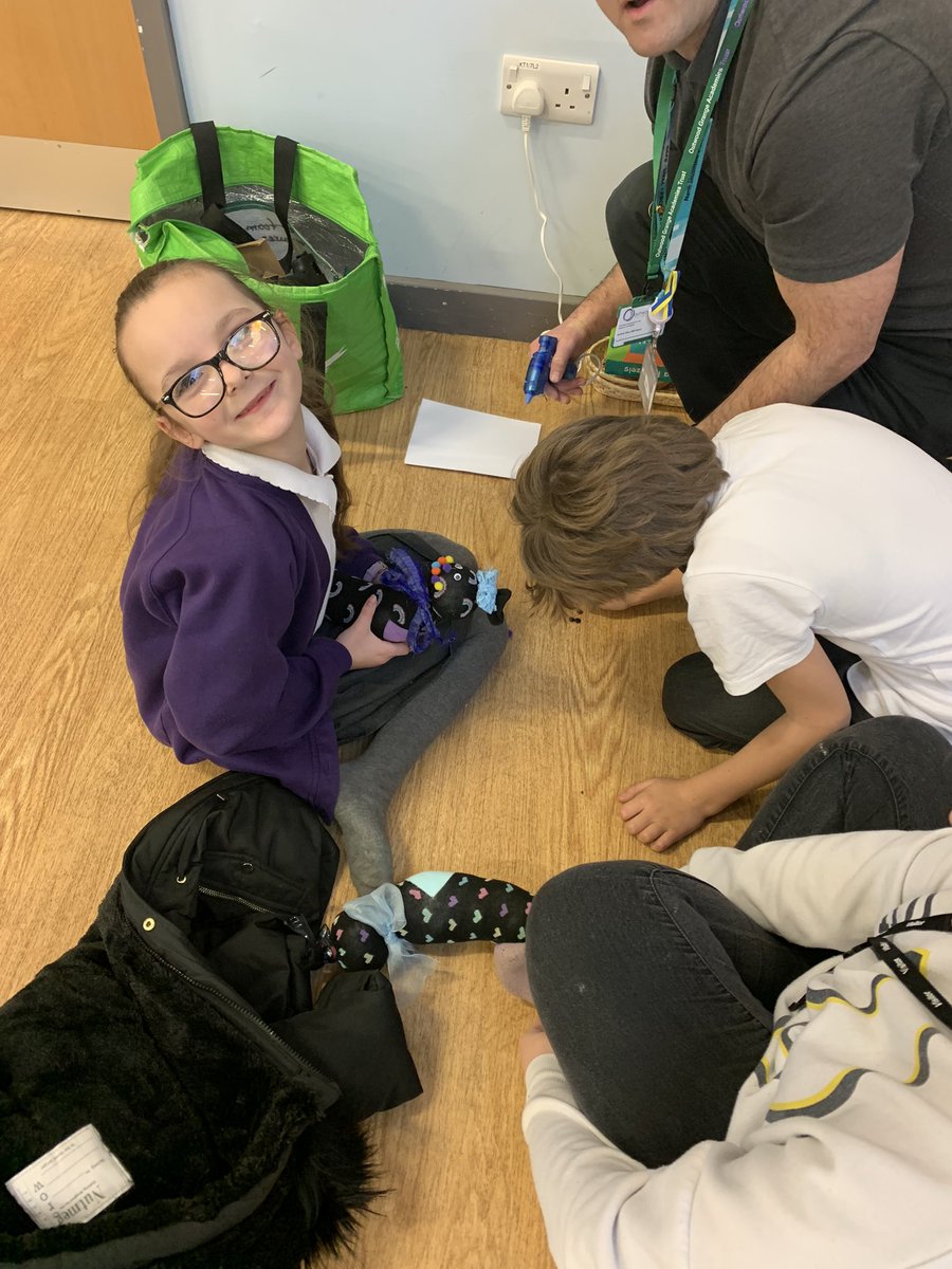 OJA_Brumby's tweet image. Our families are having a great time at our family hub ‘Creative Calm’ sessions with Creative Therapy. Lots of great ideas to support children with self regulation #creatingcalm