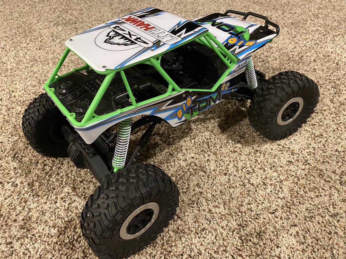 @SplittysH For sale is my 1/10 scale Off-Road Racer from LiteHawk Canada that is in new condition. The vehicle comes with a brand new controller, a used battery, brand new battery and charging cord. I ran the vehicle inside - everything works
@RCCarWorld @RCCarAction