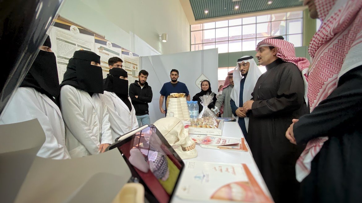 MU_DENT's tweet photo. تحت رعاية وتشريف سعادة رئيس #جامعة_المجمعة  أ.د. صالح بن عبدالله المزعل،حققت #كلية_طب_الأسنان  المركز الاول والمركز الثاني في ملتقى المشاريع الطلابية المتميزة. https://t.co/5wDgpa8GKq