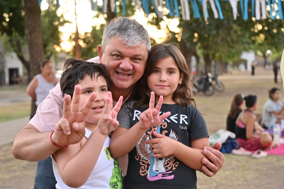 CINE EN TU BARRIO
🎬El viernes a la noche en la Plaza Lisandro de la Torre disfrutamos de la peli🎞 "El Lorax".
👉Los esperamos el viernes 20 en el playón de La Ribera para ver la peli "Zootopia".
Traigan el mate y la reposera, que la Muni invita los 🍿pochoclos. #vggcultura