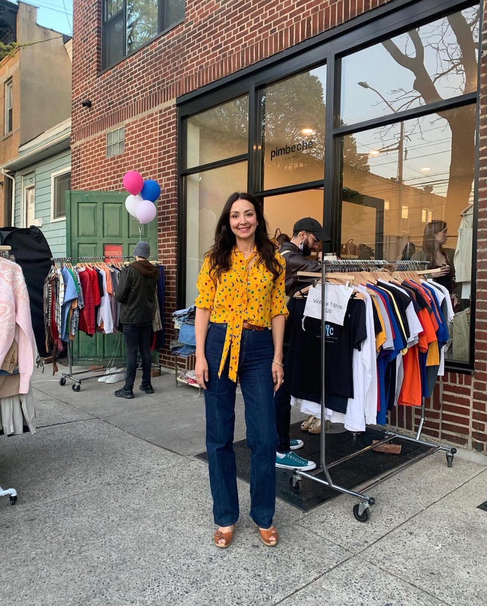 Brooklyn Flea (@bkflea) on Twitter photo This week on IG another brick & mortar flea feature with Lisa of <a href="/pimbechevintage/">Lisa Ferrari</a> Stay tuned as we visit this great Astoria-based vintage shop and find out more about the leap from setting up at the flea to owning a shop…..👏🤍 #bkflea #chelseaflea This week on IG another brick & mortar flea feature with Lisa of <a href="/pimbechevintage/">Lisa Ferrari</a> Stay tuned as we visit this great Astoria-based vintage shop and find out more about the leap from setting up at the flea to owning a shop…..👏🤍 #bkflea #chelseaflea