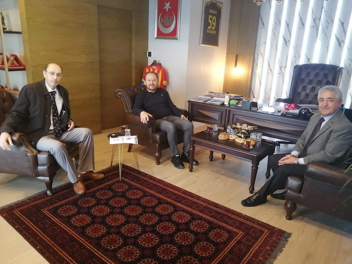 CorluMuftulugu's tweet photo. İlçe Müftümüz Dr. Mevlüt HALİLOĞLU, Müftülük memuru Abdullah İPEK ve Din Gönülleri Derneği Başkanı Burak GÖZ ile birlikte  Gümüş İnşaatın sahibi Yusuf GÜMÜŞ'ü ofisinde ziyaret ettiler.
#çorlumüftülüğü #mevluthaliloglu https://t.co/9FfJ7gk1qP