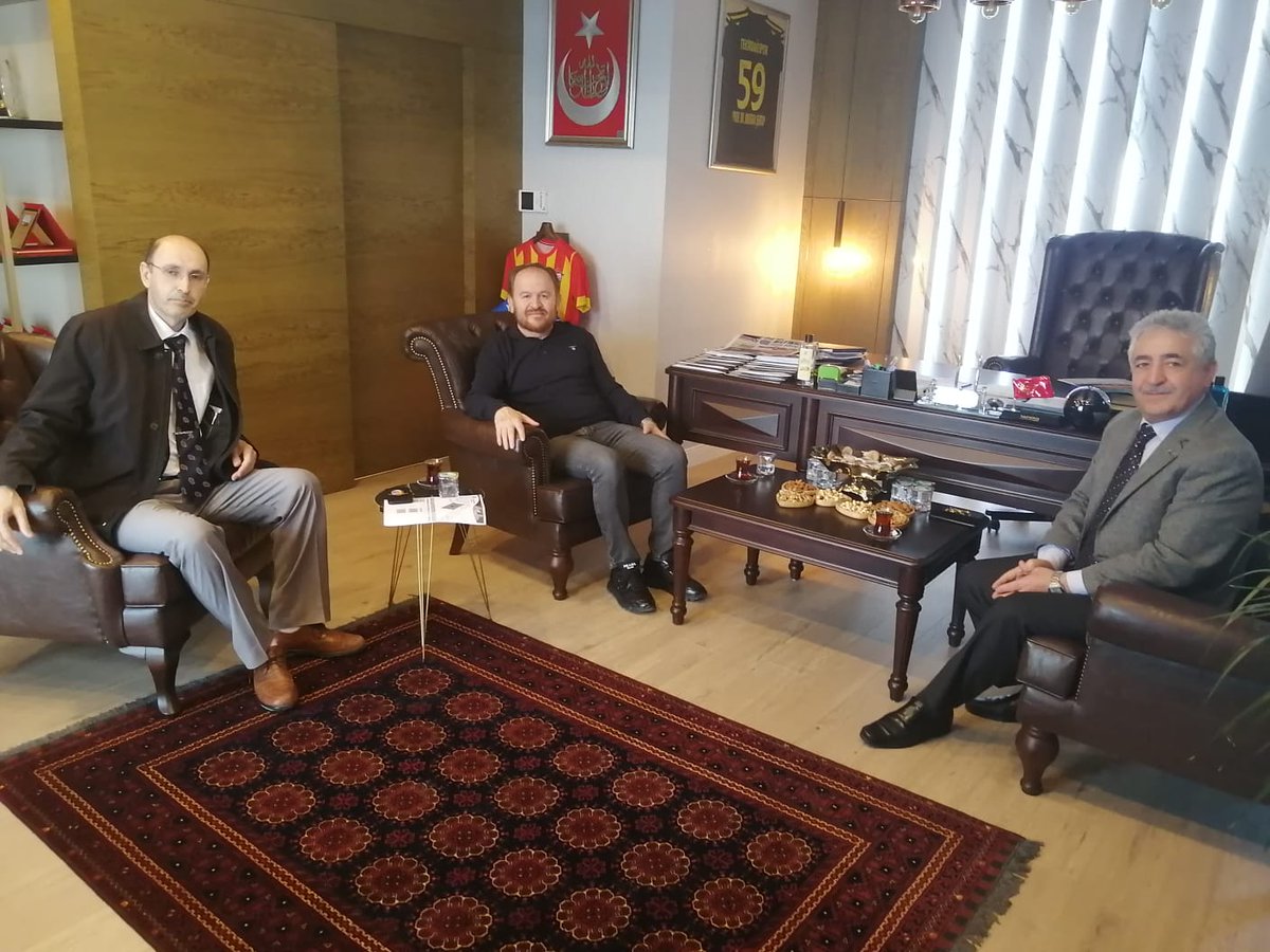 CorluMuftulugu's tweet photo. İlçe Müftümüz Dr. Mevlüt HALİLOĞLU, Müftülük memuru Abdullah İPEK ve Din Gönülleri Derneği Başkanı Burak GÖZ ile birlikte  Gümüş İnşaatın sahibi Yusuf GÜMÜŞ'ü ofisinde ziyaret ettiler.
#çorlumüftülüğü #mevluthaliloglu https://t.co/9FfJ7gk1qP