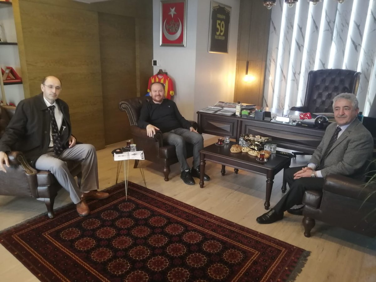 CorluMuftulugu's tweet photo. İlçe Müftümüz Dr. Mevlüt HALİLOĞLU, Müftülük memuru Abdullah İPEK ve Din Gönülleri Derneği Başkanı Burak GÖZ ile birlikte  Gümüş İnşaatın sahibi Yusuf GÜMÜŞ'ü ofisinde ziyaret ettiler.
#çorlumüftülüğü #mevluthaliloglu https://t.co/9FfJ7gk1qP