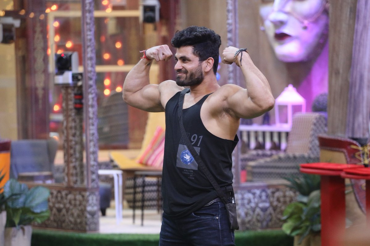 miss_craziest's tweet photo. #BB16 #BigBoss16 #BigBoss #ShivThakare𓃵𓃵 #shivthakare 
Shiv thakare of Big boss 
What a hottie hottie 🔥 https://t.co/yLYAQ6wbUk