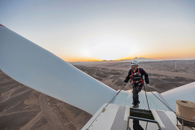 SiemensGamesa's tweet photo. 🌐 To meet global climate commitments, wind turbine production must be ramped up in 2023. The @Davos provides an important platform to discuss how the wind industry can be supported and the future opportunities for its development.
#WEF23 #WindNow https://t.co/bAvs7ejwgE https://t.co/UG82Q79aV7