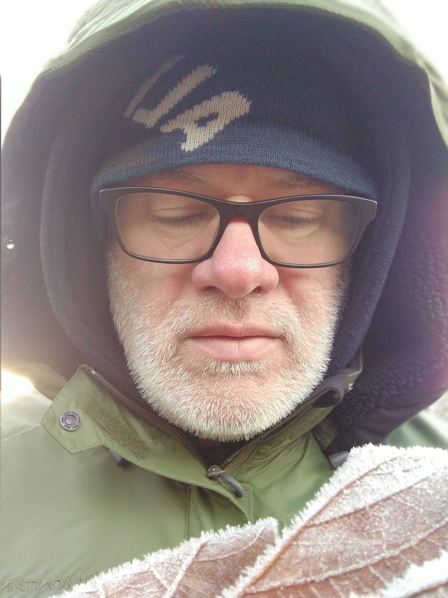 iamnature_kevin's tweet photo. Taking a moment to notice here and now! No labelling or describing the natural material object in my mind, just being present looking with curiosity like it's the first time I've seen this object.
#observation #curiosity #mindfulness #natureconnection #naturalmindfulness https://t.co/A3KjXGWKrD