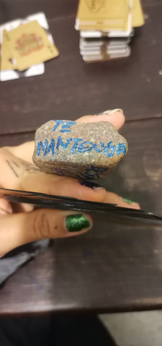 Eltexite's tweet photo. Recogí una piedra en el lago y la manosie hasta que salió esto de mi mastique mental : https://t.co/d7t6rKyIp1