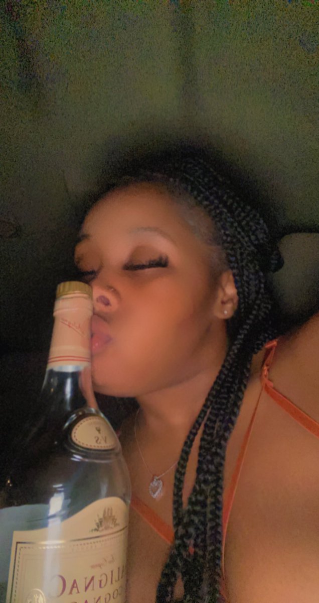 EnvyMi_Mi's tweet photo. It’s always drinking hours some where 🔥😁 https://t.co/lh0XIwIoG3