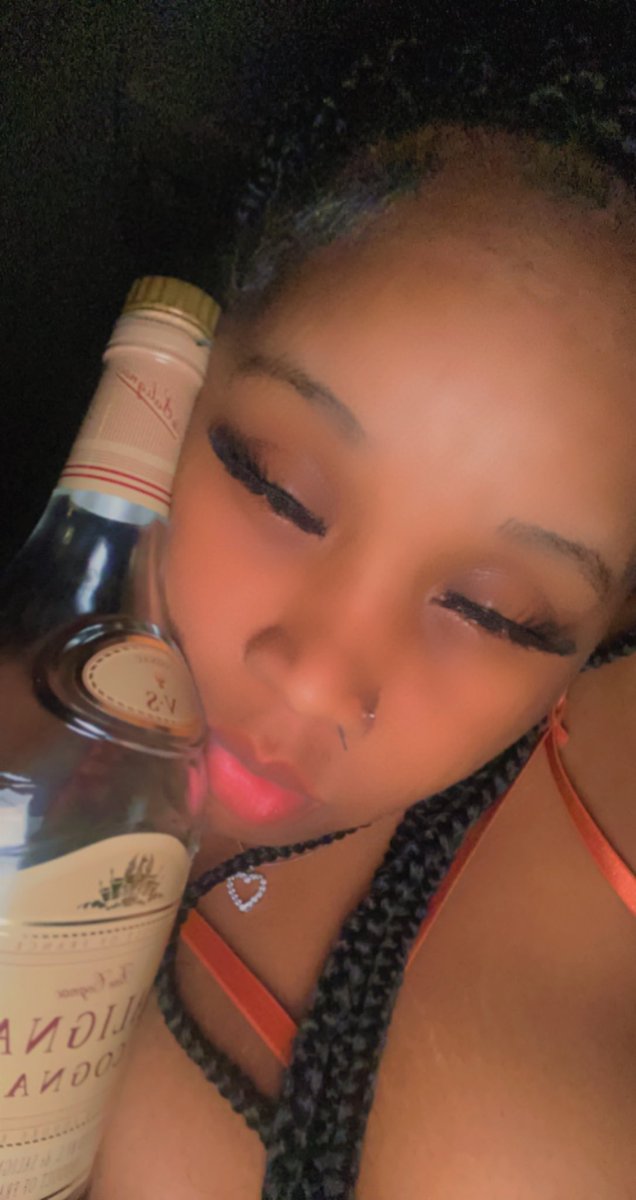 EnvyMi_Mi's tweet photo. It’s always drinking hours some where 🔥😁 https://t.co/lh0XIwIoG3