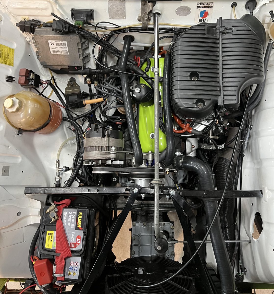 4L_Trophy's tweet photo. Projets #4Lab parrainés par @NorautoFr 🧪
Une 4L injection !⚙️
—
Antoine & Hugo se sont lancés le défi d’émettre moins de CO2 lors de leur participation au #4LTrophy2023. Découvrez leur projet !
+ d'infos sur le 𝟰𝗟 𝗟𝗮𝗯 x parrainé par #Norauto
👉 https://t.co/14vFqS03Qw https://t.co/bjITsLaqW1