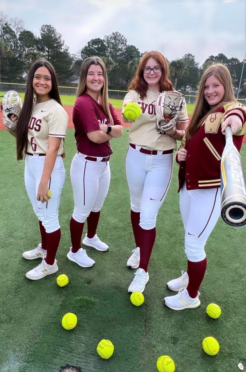 H_Summers17's tweet photo. Vype Magazine media day was fun...Got to see lots of current and old teammates. Good luck to all my girls this season!  See you on the field ladies!  Cy Woods🥎💪  @KWUSoftball @vypehouston @Samthegladiato4 @YadiraO49489459 @CyWoodsSoftball https://t.co/kV0LZgyoYP