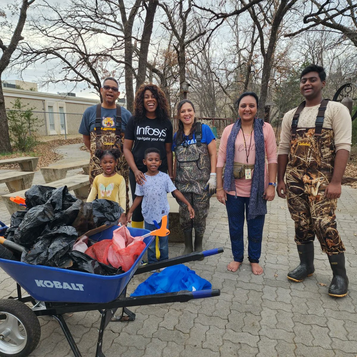 InfosysAmericas's tweet photo. Our Infosys team in Dallas, Houston, and Atlanta came together to make a difference in their communities on MLK Day. Proud to see our employees giving back and making a positive impact. Join our team: https://t.co/OOIvdFefld #MLKDay #MLKDayOn #MLKDayofService #CommunityService https://t.co/5PSytzWpcL