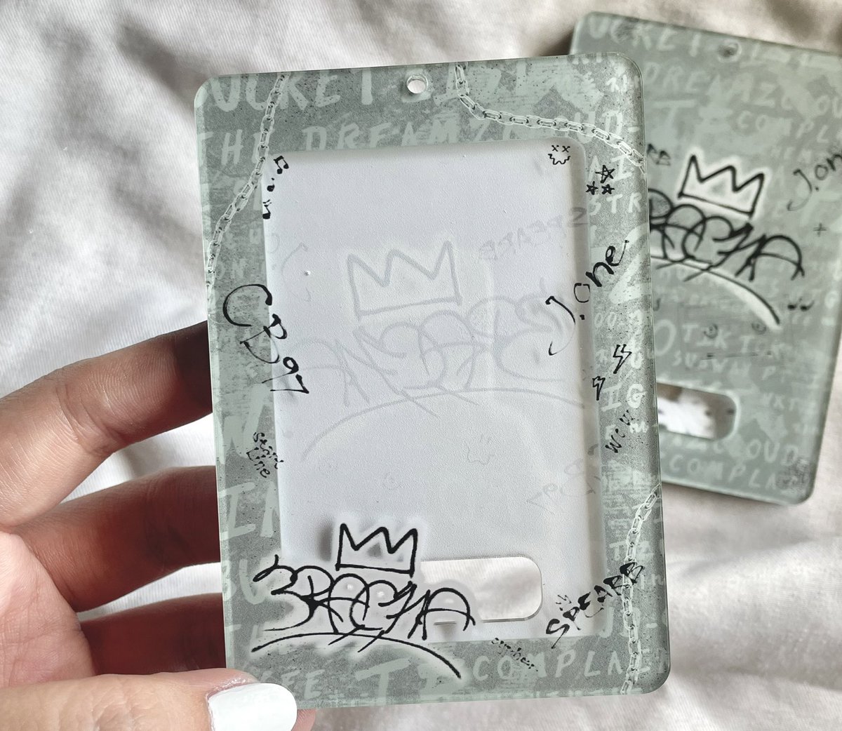 kwonsungie's tweet photo. 6 YEARS WITH 3RACHA 🖤 GIVEAWAY

2 winners of 3RACHA Acrylic Photocard Holder

mechanics:
- retweet this tweet
- retweet replied twt (main post)
- reply tags # 

will end on Jan 18, 18:00 pst https://t.co/aN9z9BhI5H