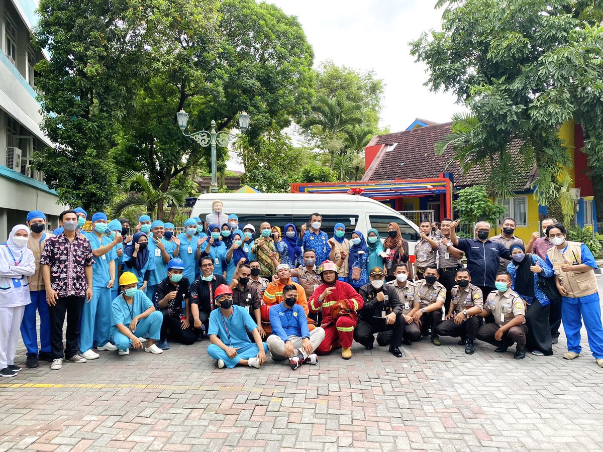 familiani_'s tweet photo. Hari ini ditunjuk buat ikut simulasi code red untuk persiapan akreditasi. Antara mau nggak mau karena jujur belum pernah ikut kegiatan kaya gini. Setelah dicoba akhirnya ketagihan pingin lagi. Seruuu!!! https://t.co/DbvbBoZgRF